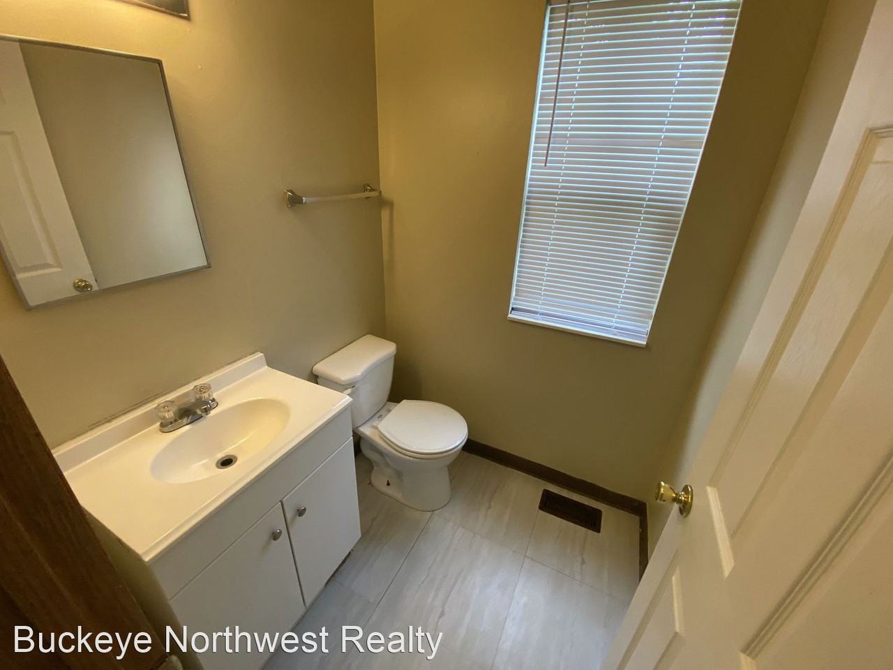 2270 Franklin Ave - Photo 3 of 9