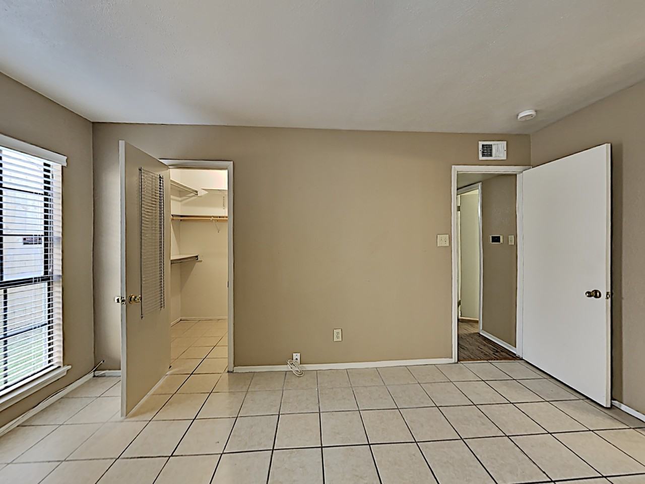 521 Weaver St - Photo 3 of 14
