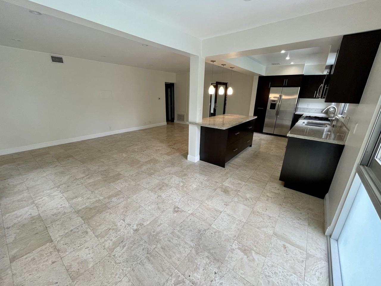 210 S Hamilton Dr - Photo 3 of 17