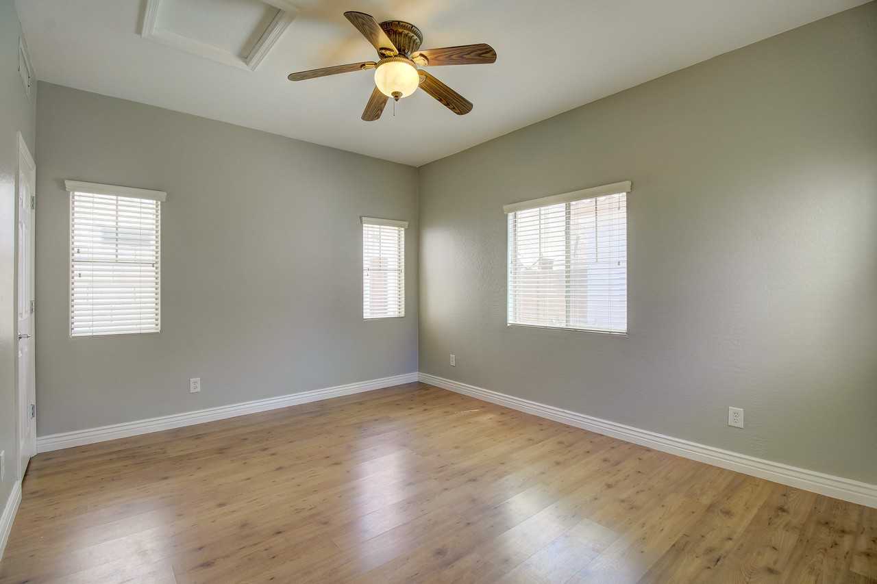 4692 E Laurel Ave - Photo 2 of 35