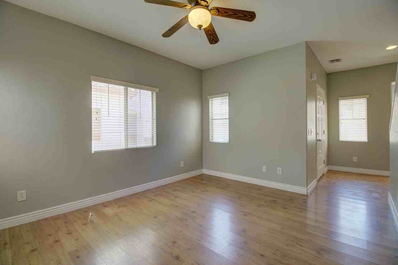 4692 E Laurel Ave - Photo 6 of 35