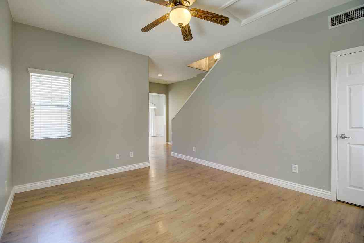 4692 E Laurel Ave - Photo 7 of 35