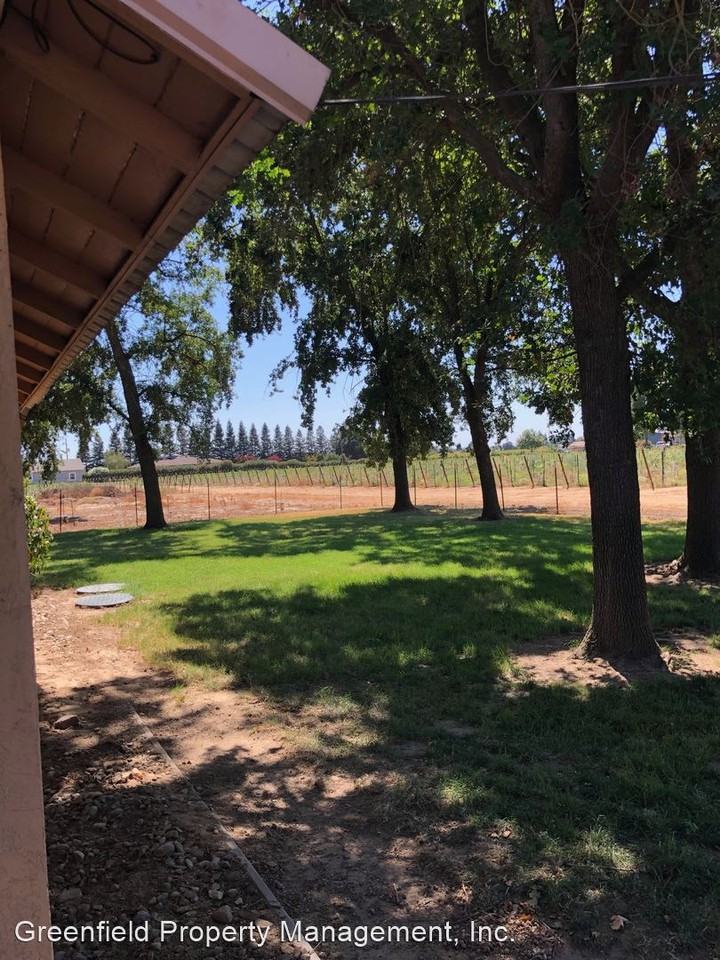 20400 N Dustin Rd - Photo 2 of 9