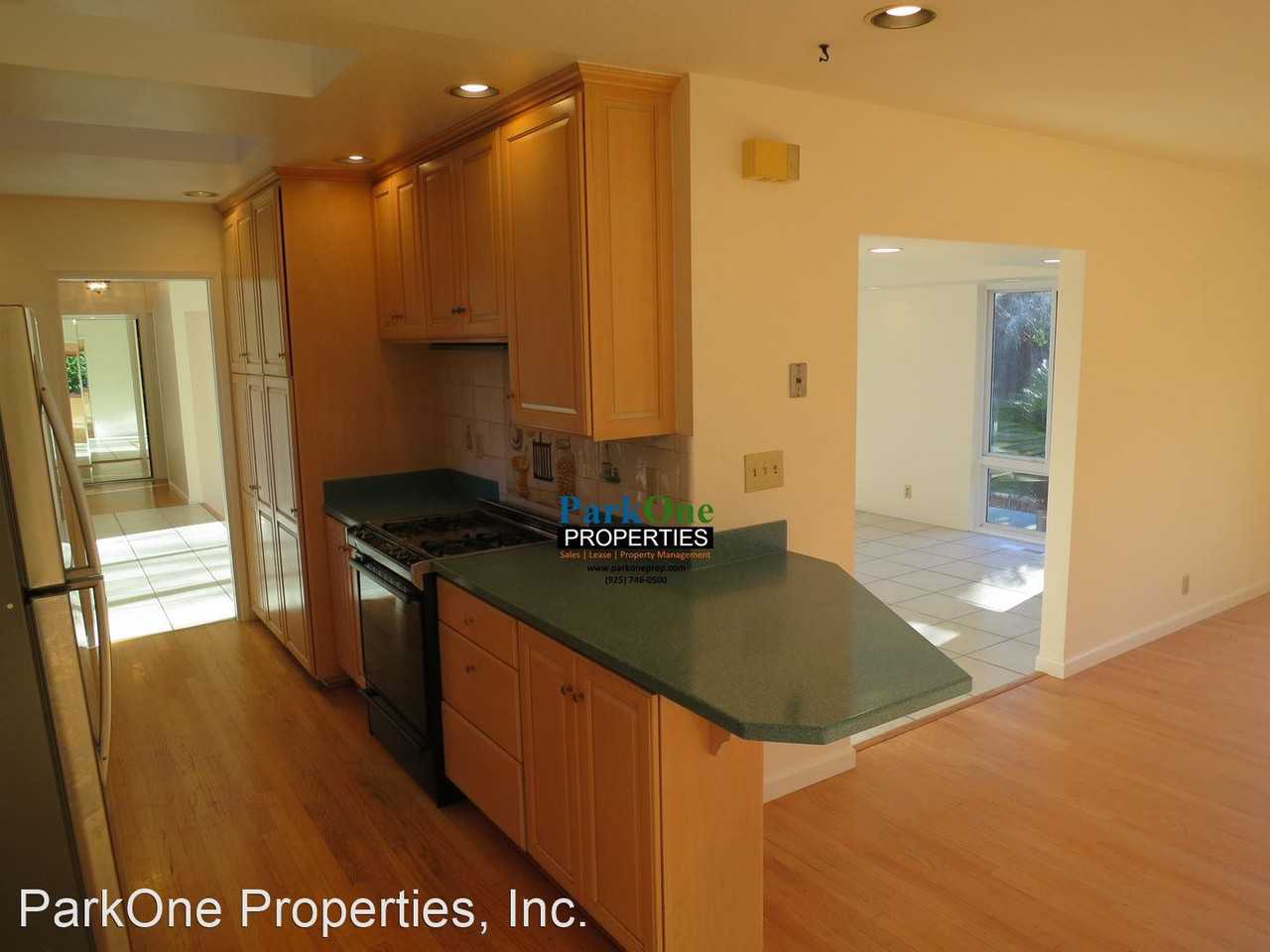 631 Wintergreen Ln - Photo 3 of 30