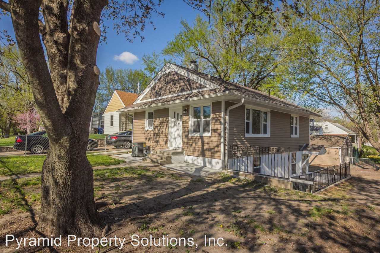 2501 30th St - Photo 2 of 16