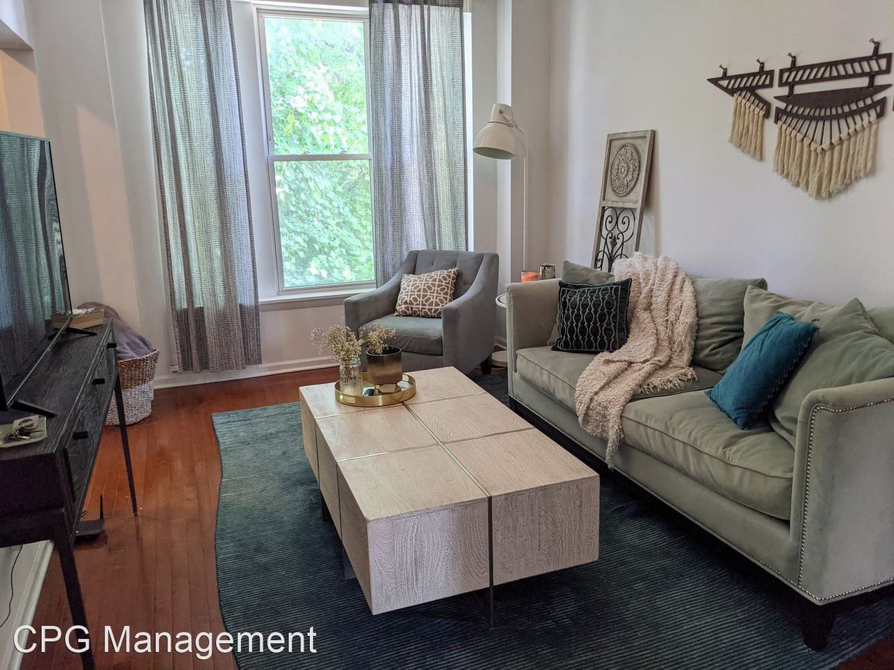 2031 W Cortland - Photo 2 of 13