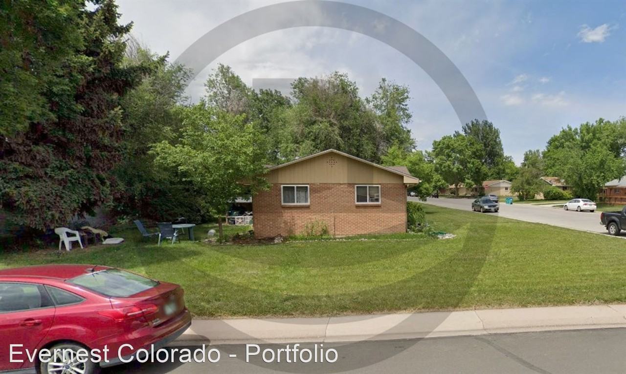 1307 Castlerock Dr - Photo 3 of 4