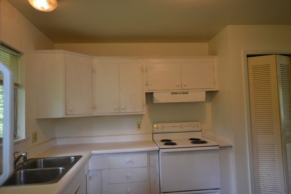 218 Maple St - Photo 3 of 14