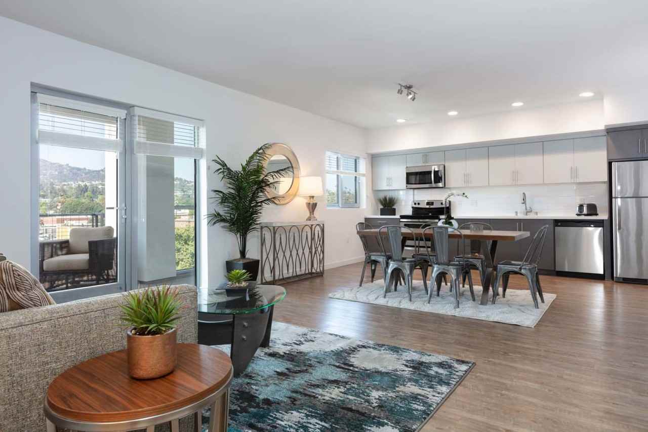 The Fifty Five Fifty - Photo 2 of 20