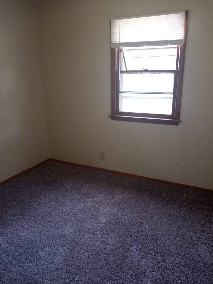 806 W 25th St #A - Photo 3 of 11