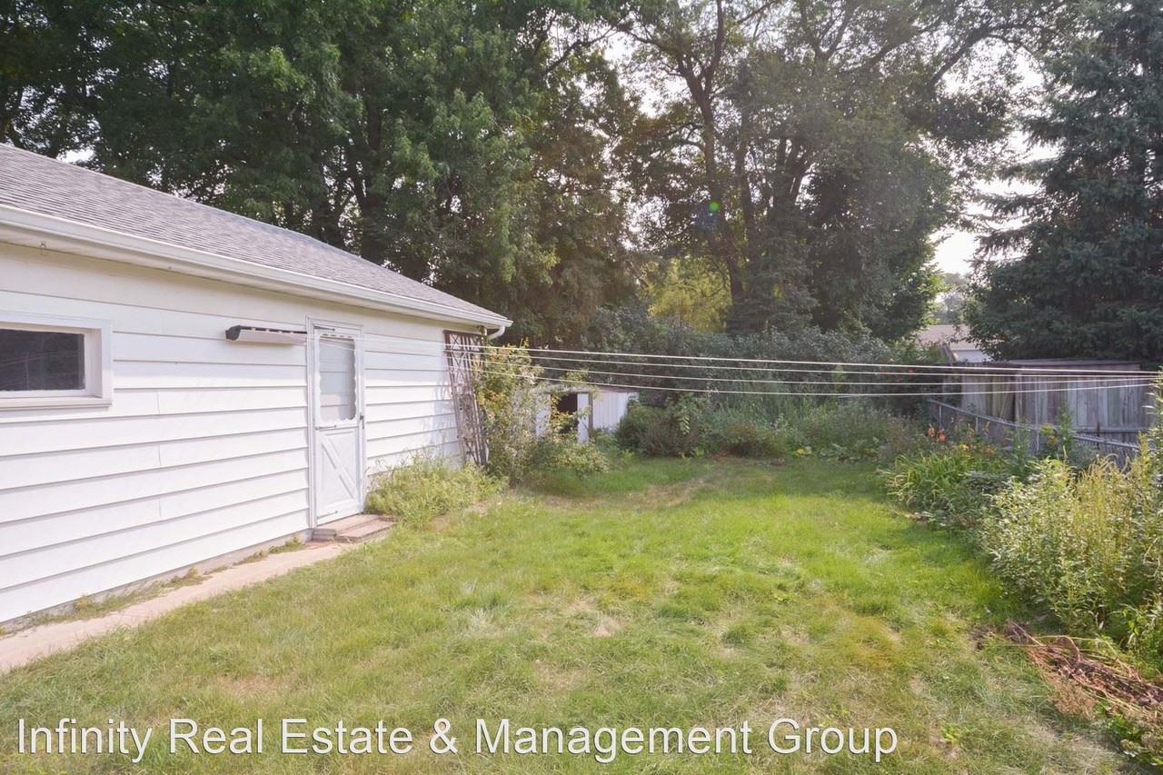 716 12th Ave Se - Photo 3 of 15