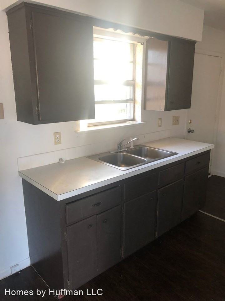 2553 Pollack Ave - Photo 2 of 4