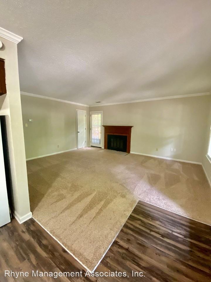 107-111 Greengate Court - Photo 3 of 13