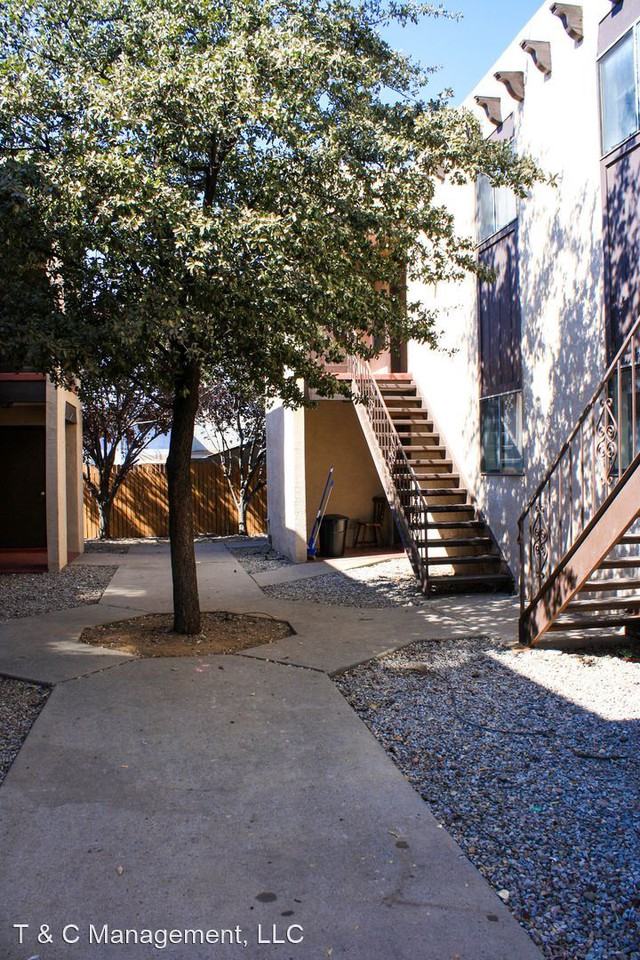 129 Manzano NE - Photo 3 of 30