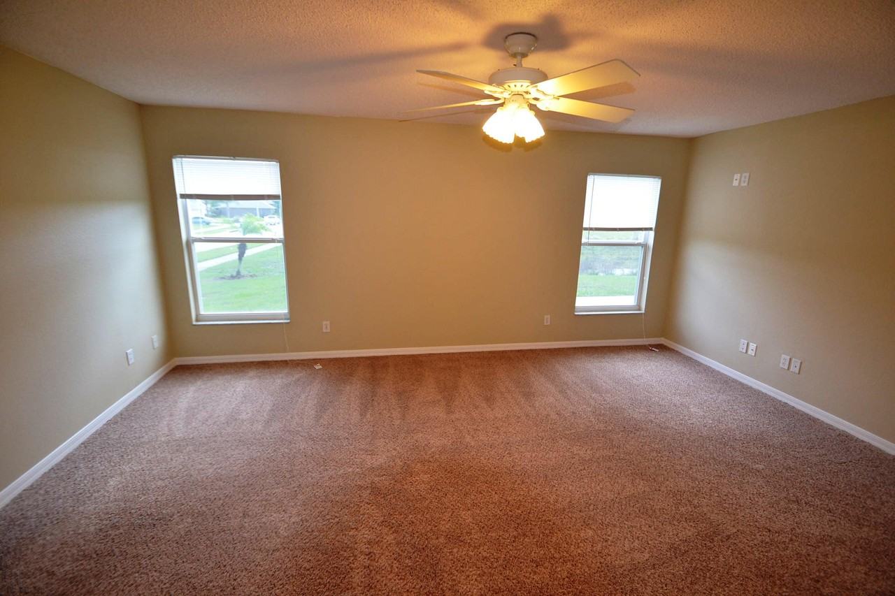 1128 Peregrine St - Photo 3 of 8