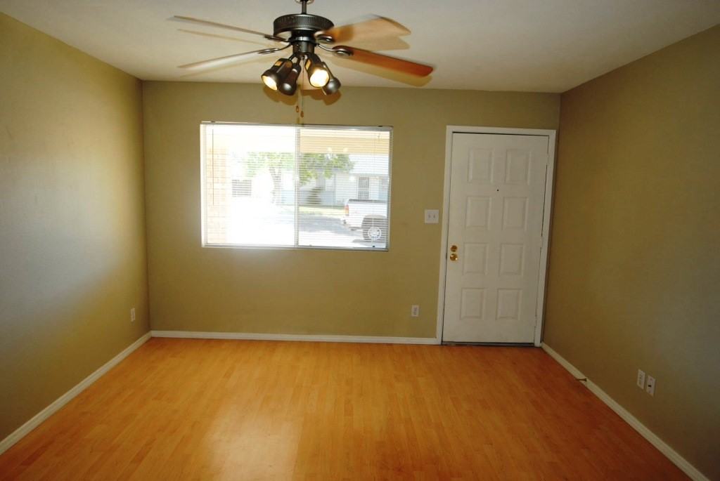 2528 E Jacinto Ave - Photo 3 of 16