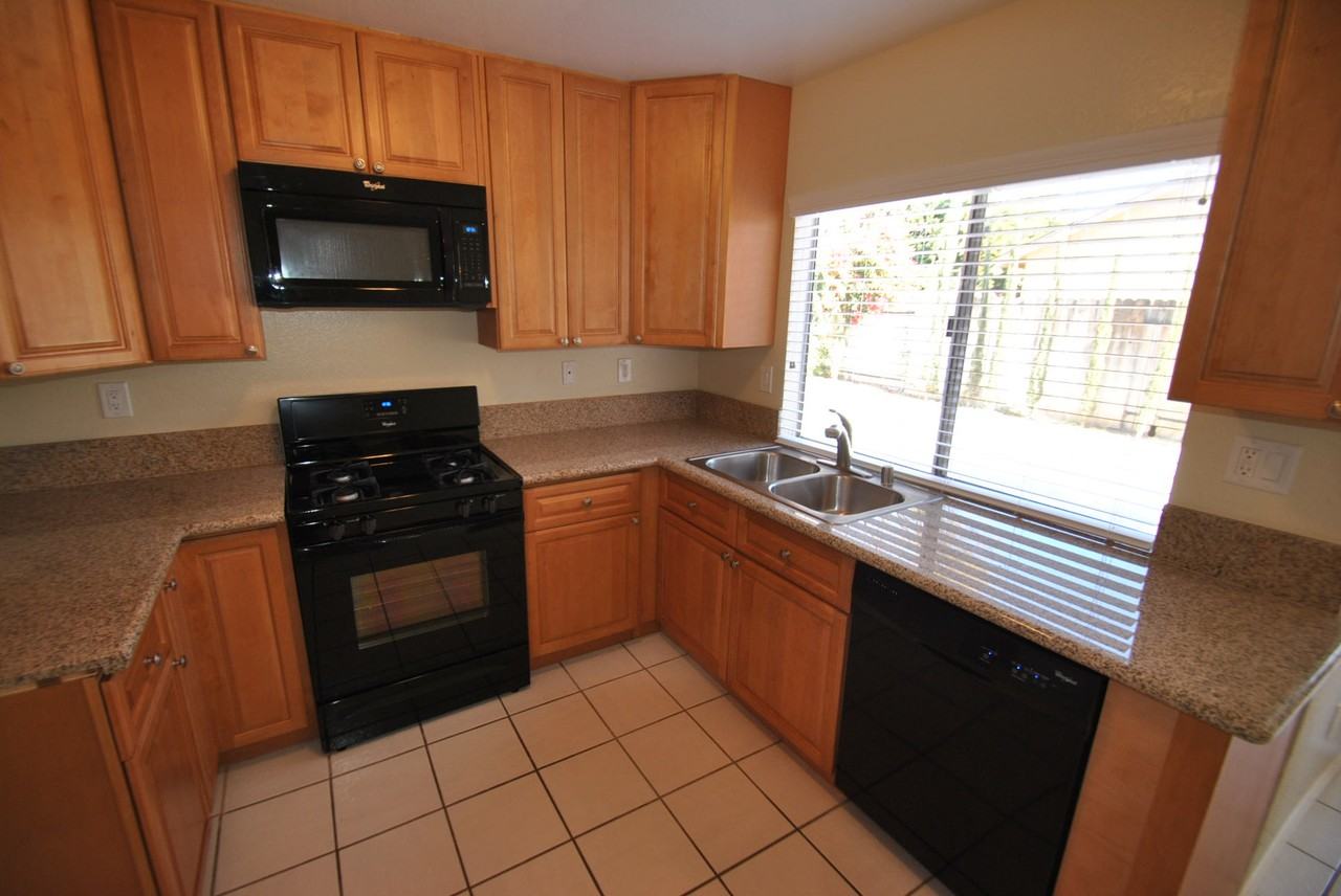 3249 Baffin Dr - Photo 3 of 5