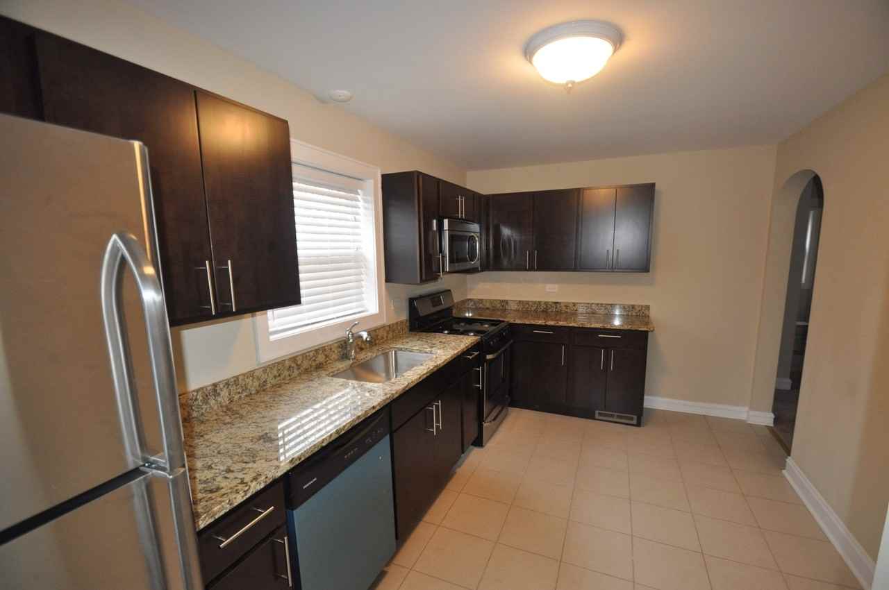 11035 S Central Park Ave - Photo 2 of 7