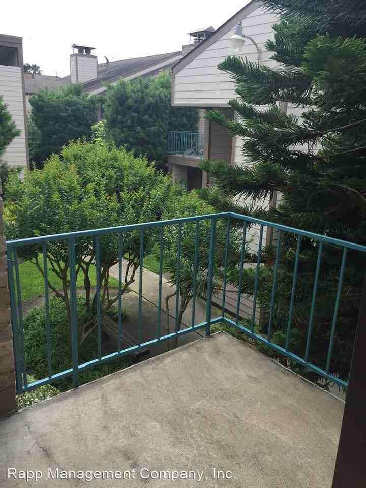 7048 N Holiday Dr - Photo 2 of 9