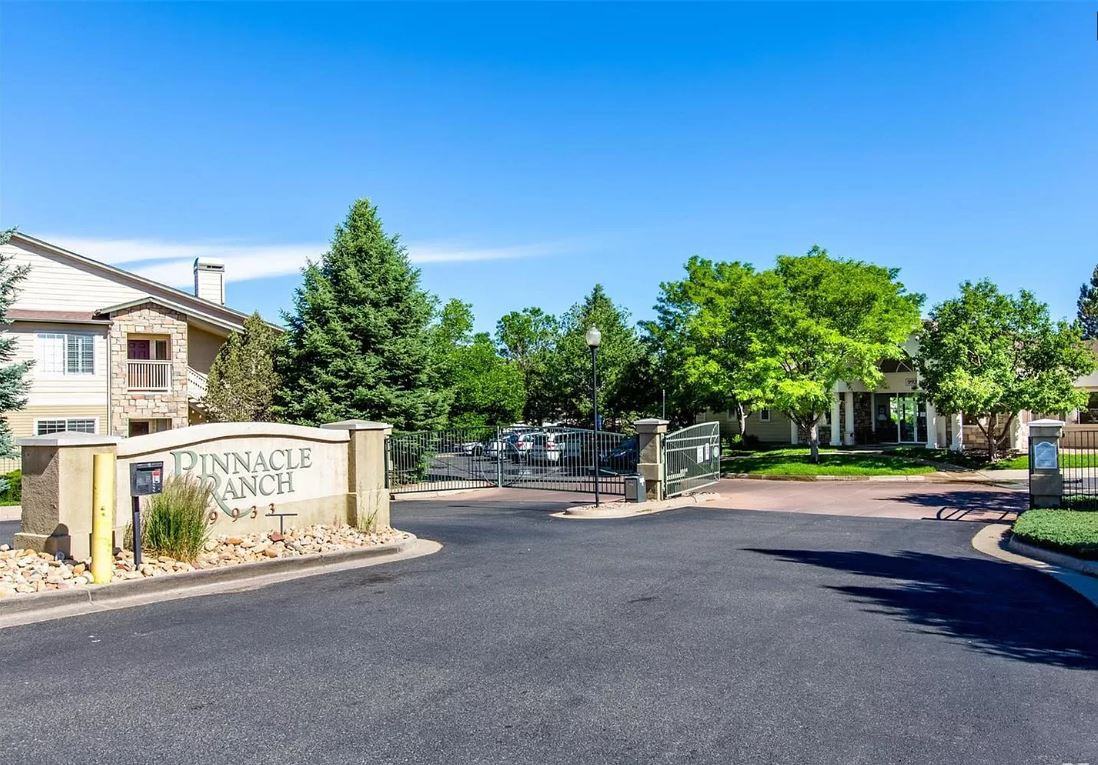 9911 E Idaho Cir - Photo 3 of 35