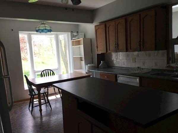 3 Rooms! Student House Walking Distances to Conestoga College Apartments 31 Amherst Dr