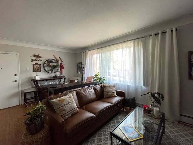 Beautiful 2 Bedroom Unit in Quiet Mature Building� - Photo 3 of 10