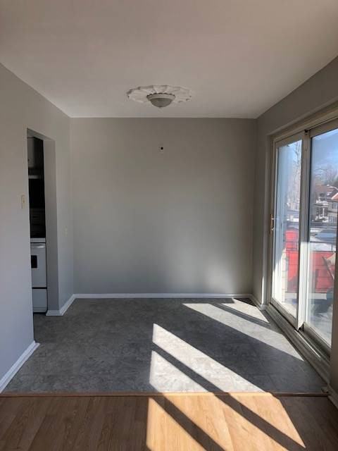 2 Bedroom Close to Downtown Kitchener! Apartments 236 9b236 Louisa