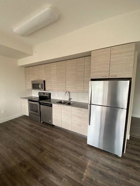 Bright & Furnished 2 Bedroom Apartment Steps from Laurier! - Photo 2 of 9