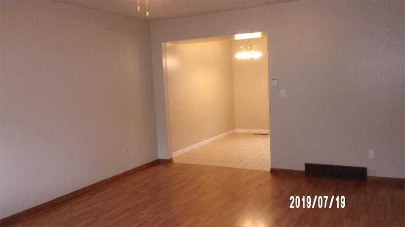 484 Laurel Dr - Photo 2 of 8