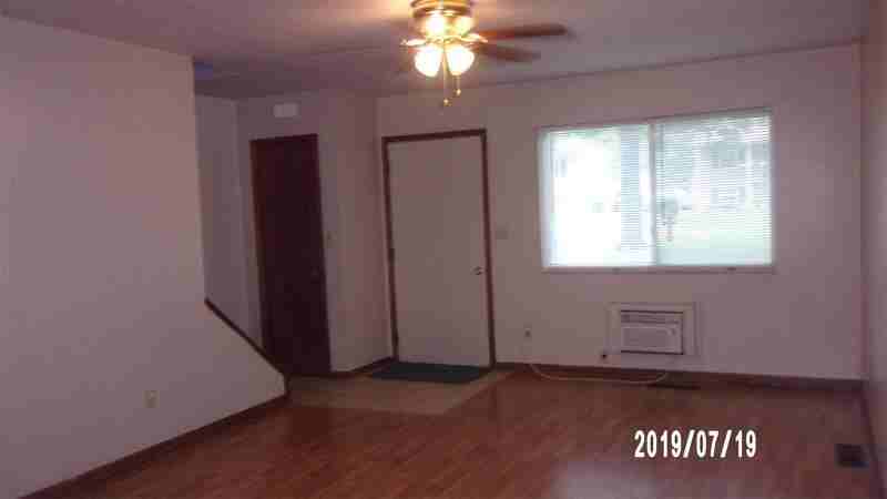 484 Laurel Dr - Photo 3 of 8