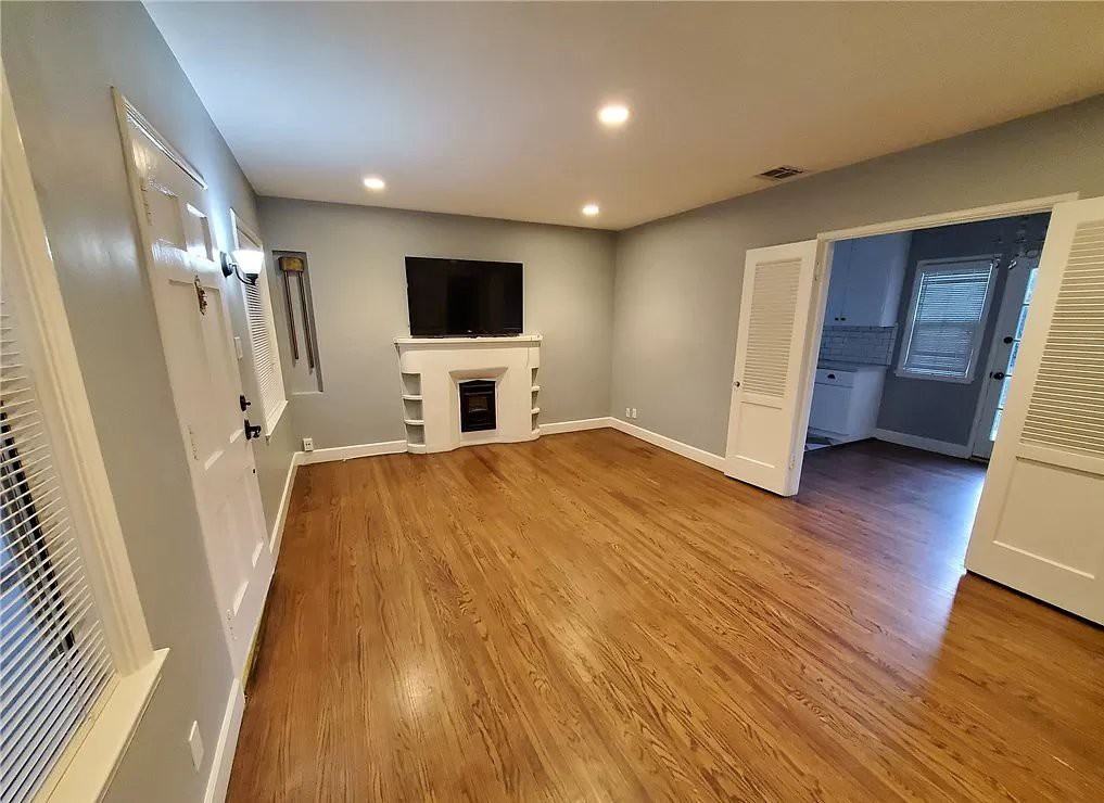 1613 N Niagara St - Photo 2 of 9