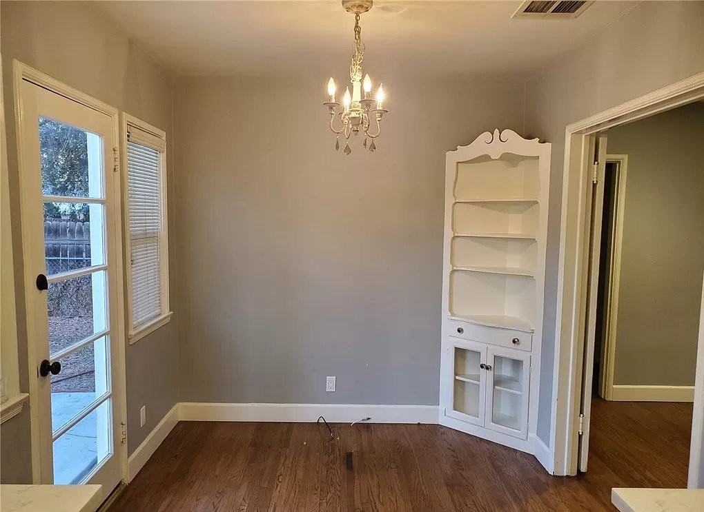 1613 N Niagara St - Photo 3 of 9