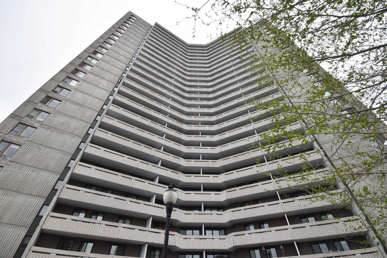 1081 Ambleside Drive Apartments 1081 Ambleside Dr, Ottawa, ON K2B 8C8