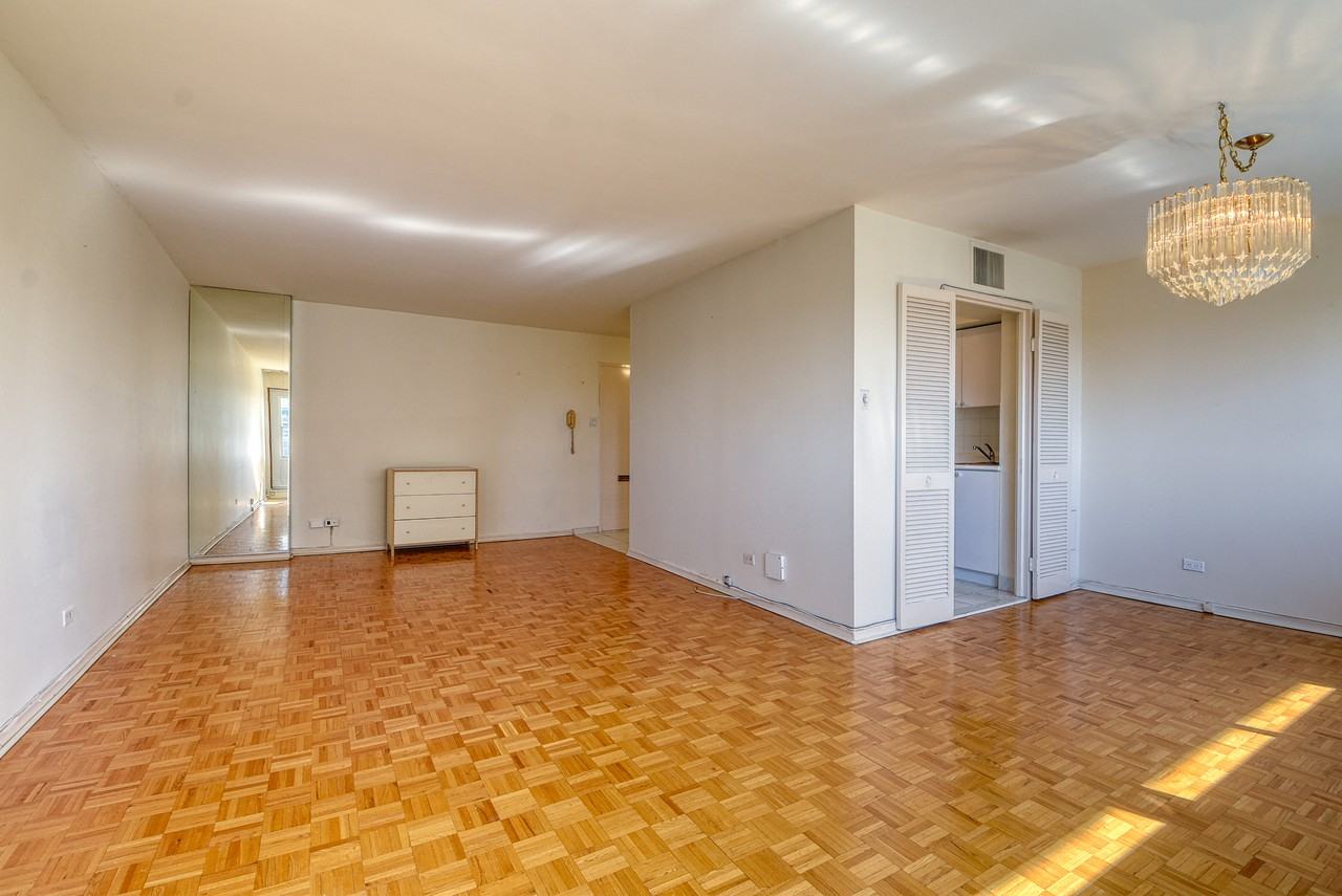5720 Boulevard Cavendish, CôteSaintLuc, QC H4W 1S9 1 Bedroom Condo