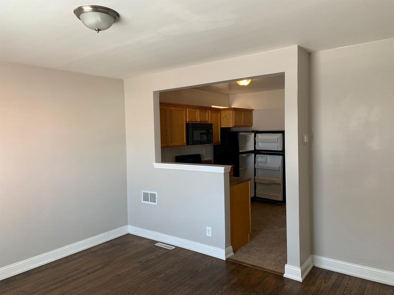 729 North Hawley Road - Photo 2 of 8