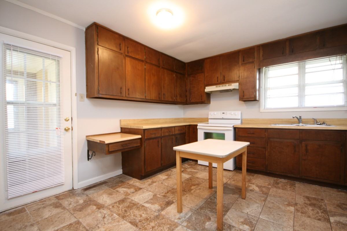 417 Greenacres Dr Nw #1 - Photo 3 of 18