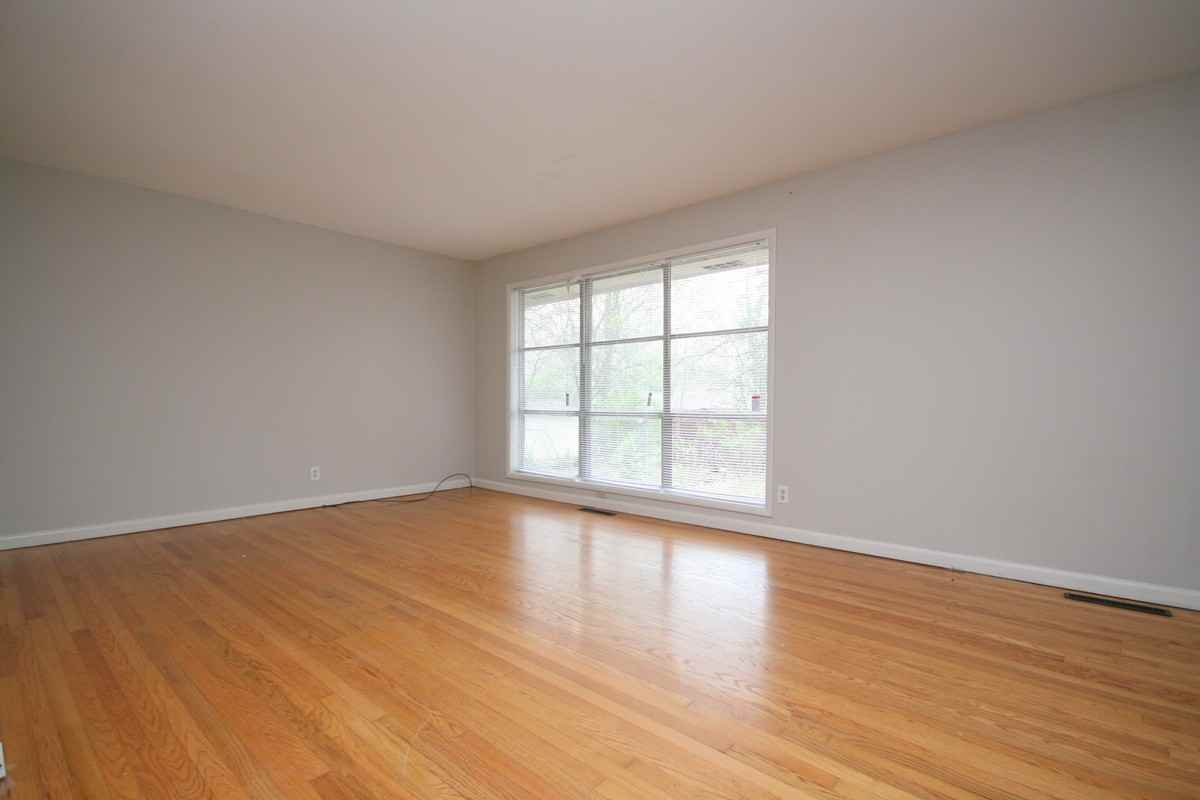 417 Greenacres Dr Nw #1 - Photo 4 of 18