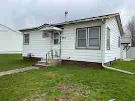 featured image of 900 4th Ave Ne #1