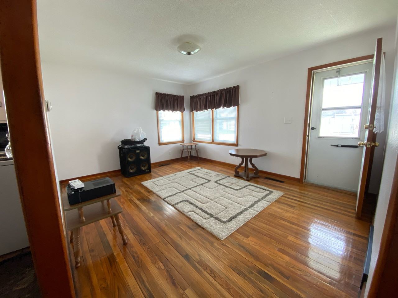 900 4th Ave Ne #1 - Photo 2 of 8