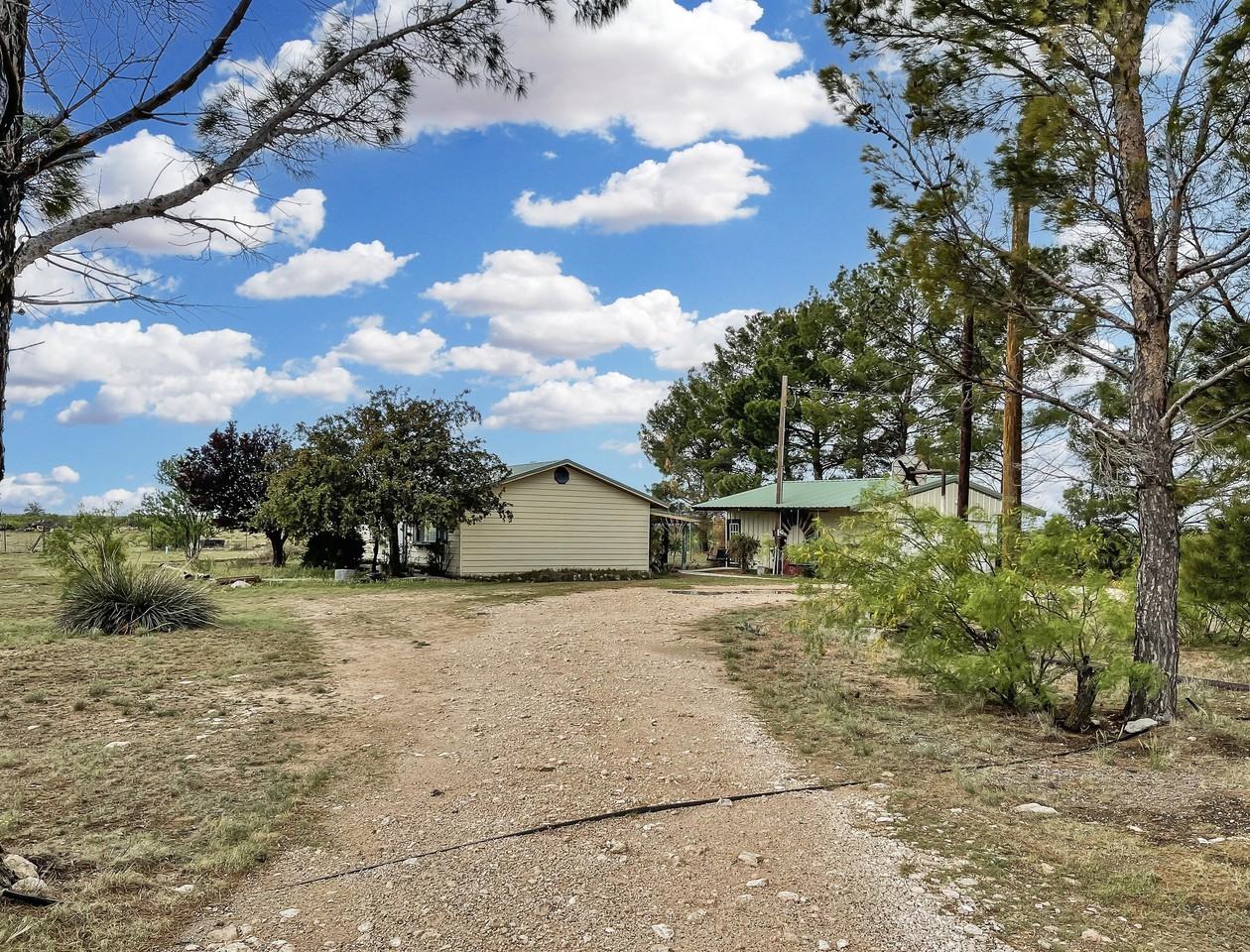 4601 W Sumruld Rd - Photo 2 of 13