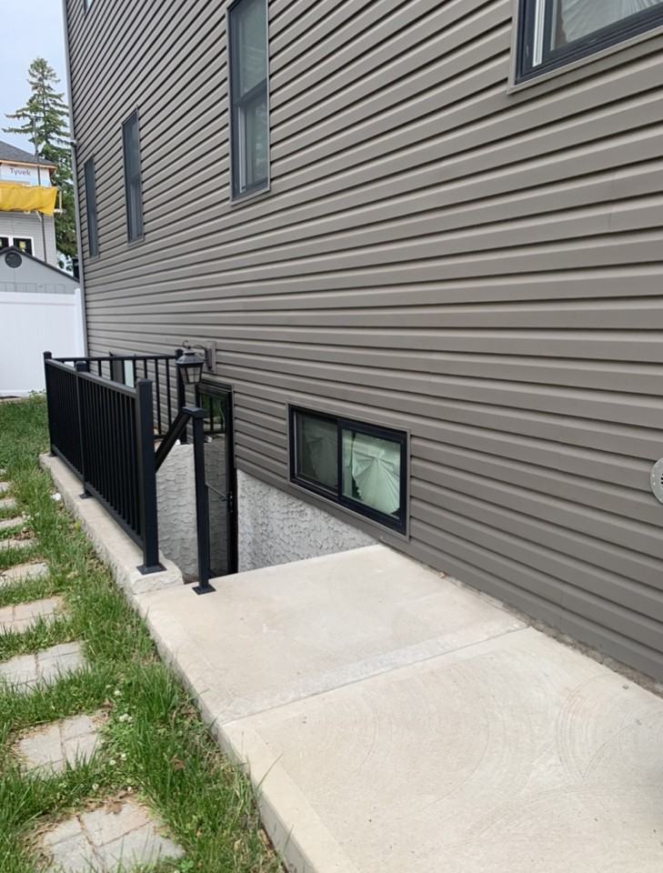 165 Sheldon Ave - Photo 2 of 13