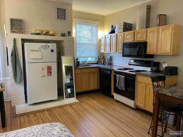 123 S Maple Ave - Photo 2 of 5