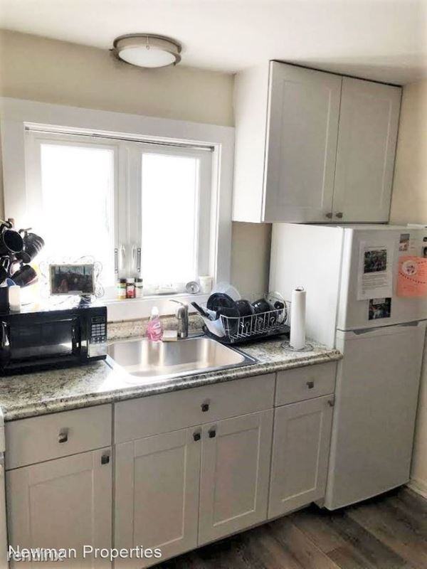 1 1 Bodfish Ave C - Photo 2 of 8