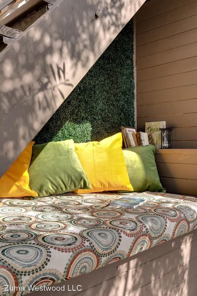 8810 Hollywood Blvd - Photo 2 of 24