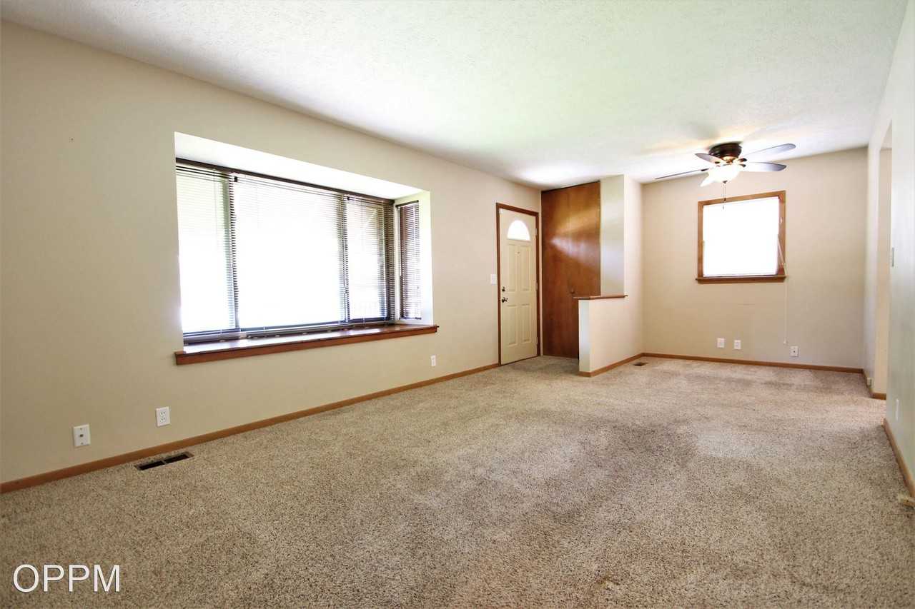 9318 Tomahawk Blvd - Photo 2 of 11