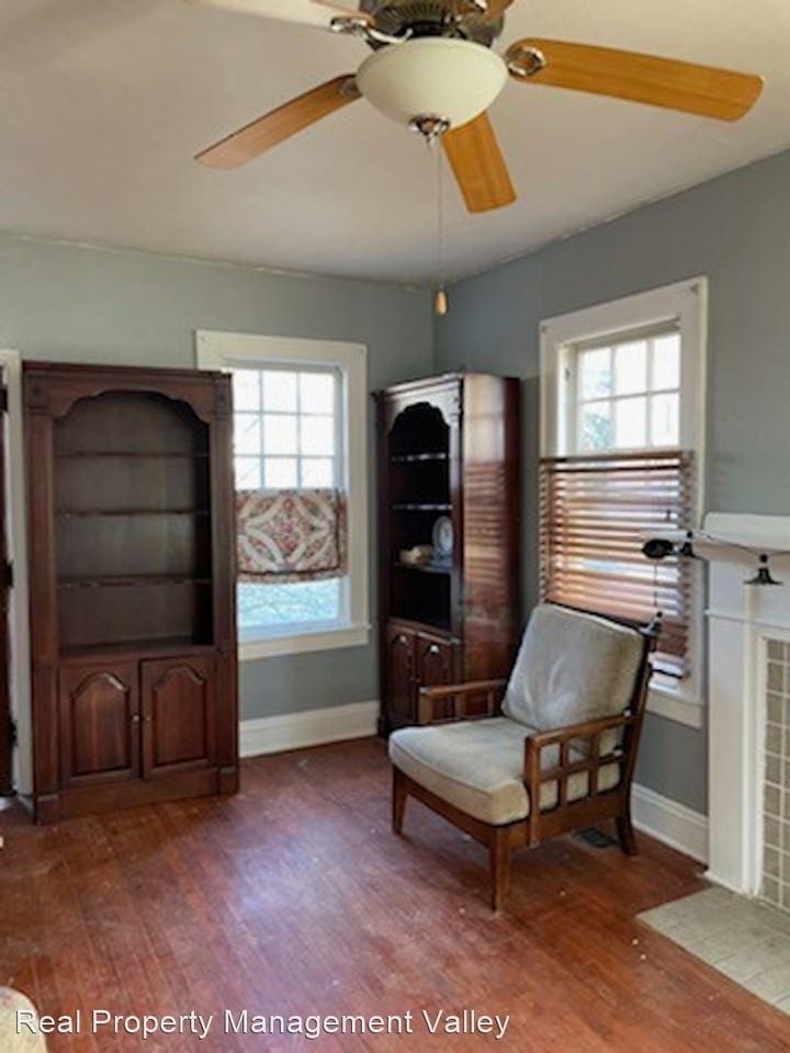 907 Somerset Dr - Photo 2 of 11