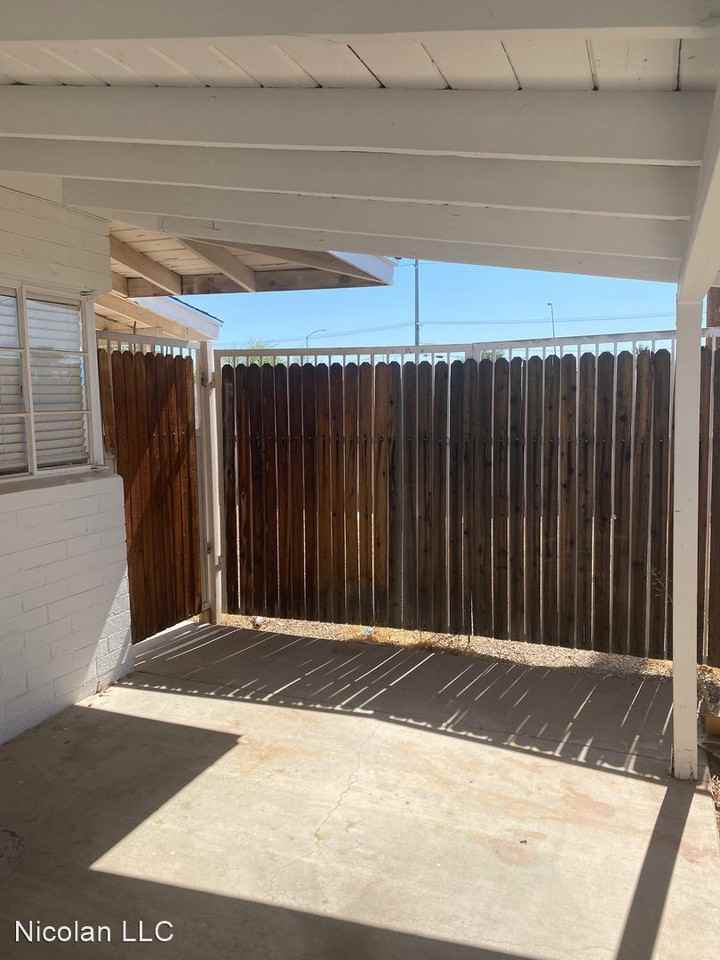 449 N Drew Street E - Photo 2 of 12