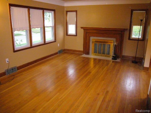 15178 Euclid Ave - Photo 2 of 27