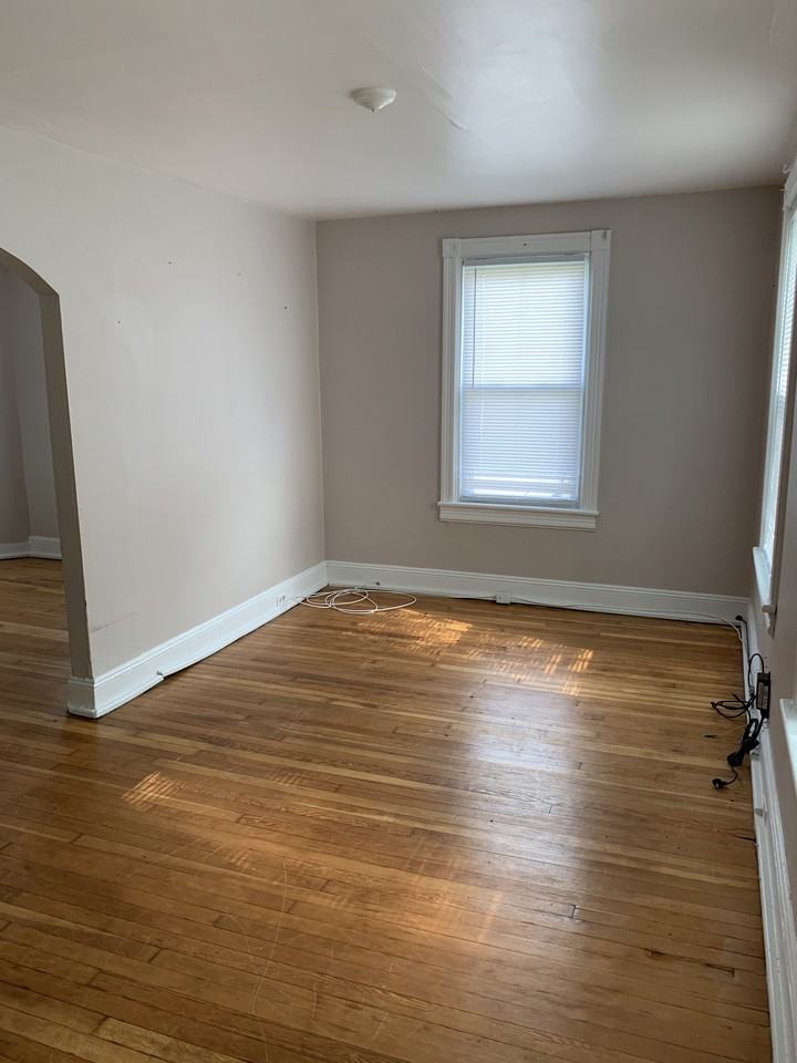 8 S Greenwood Ave - Photo 2 of 6