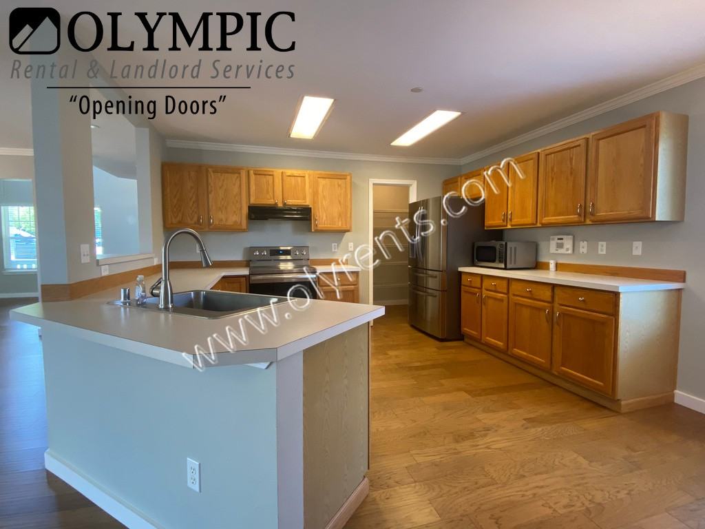 1460 Montgomery St - Photo 2 of 18